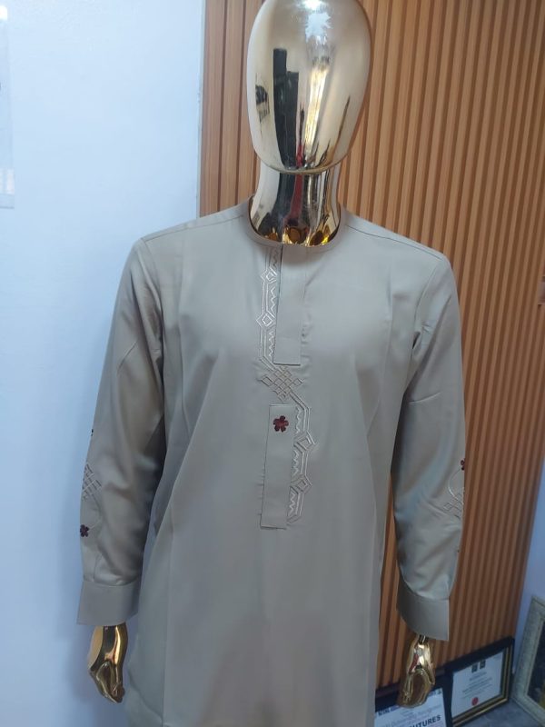 Carton brown kaftan with embroidery