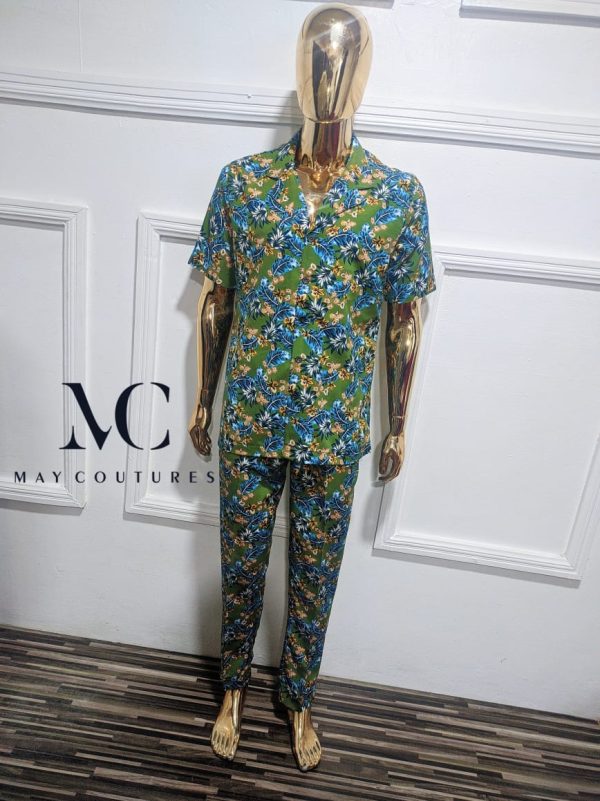 Flowery ready to wear with retro collar neck detail